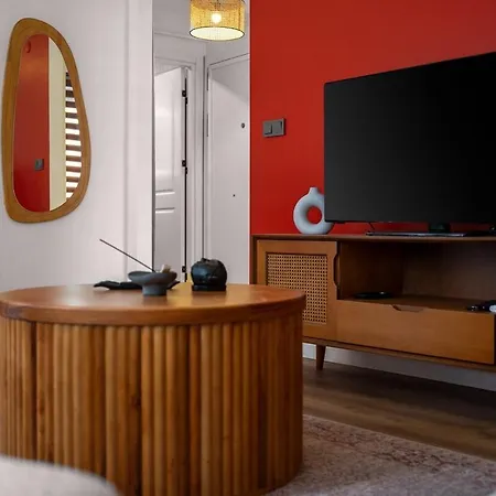 Stylish Boho 1br Steps From Trendy Tomtom *